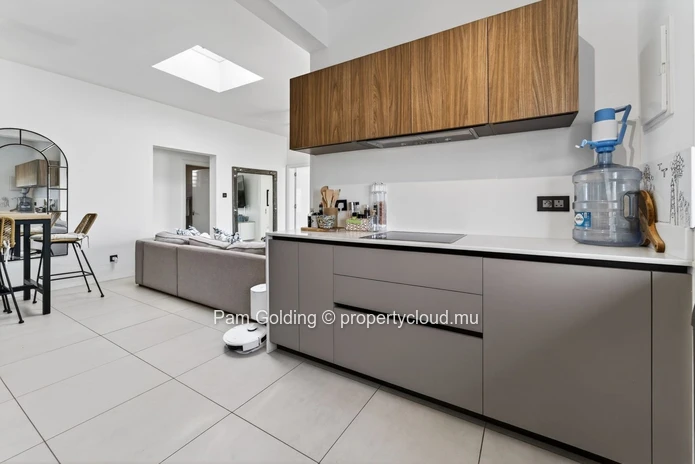 Panoramic 3-Bedroom Penthouse in Tamarin – Rooftop Jacuzzi, Ocean & Mountain Views