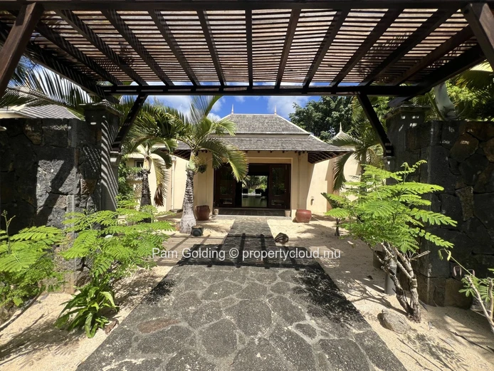 Villa de 5 Chambres au Tamarina Golf Estate – Accès au Beach Club & Cottage Indépendant