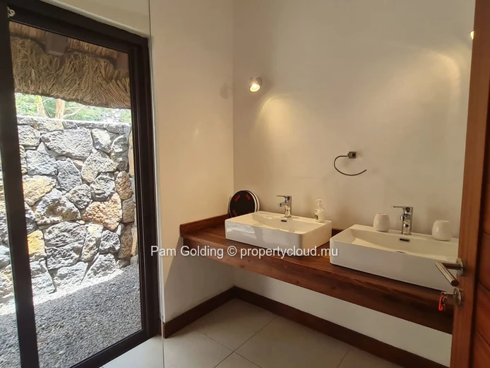 3 bedroom house in Black River for rental in a gated estate.