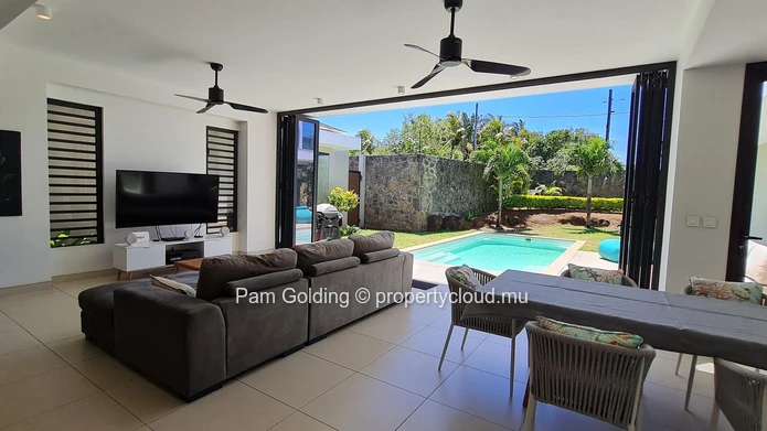 Elegant 4-Bedroom Villa with Private Pool | Old Mills, Pereybere