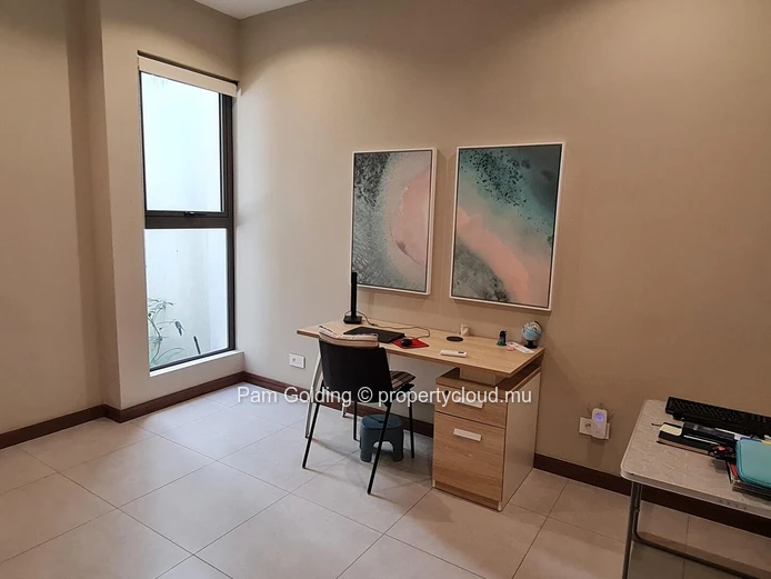 Appartement Élégant de 3 Chambres en Rez-de-Chaussée à Vendre à Pointe aux Canonniers - Complexe Le Savoy (Mandat exclusif)