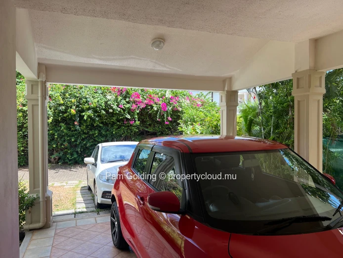 Spacious 4-Bedroom Duplex for Rent Opposite Flic en Flac Beach – Rs 70,000