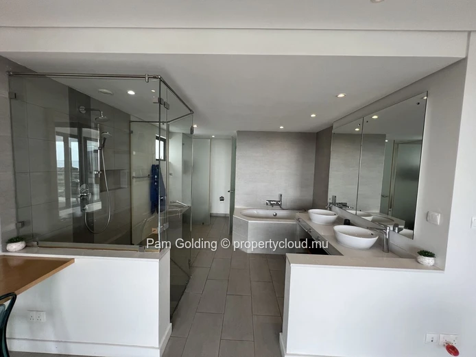 Penthouse de 3 Chambres sur les Pentes de La Tourelle avec Vues Panoramiques sur la Côte et les Montagnes