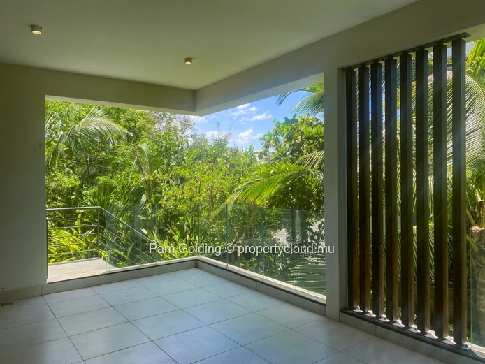 Appartement de 3 chambres en rez-de-jardin  à Pointe aux Cannoniers !