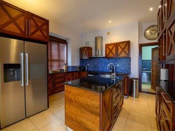 5 Bedroom Villa