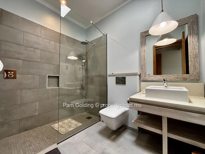 Single-Storey Villa for Sale in Royal Park Balaclava – 3-Bedroom Home