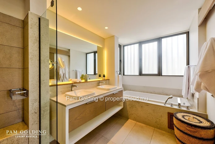 Appartement Rez-de-Chaussée 3 Chambres à Mont Choisy Le Parc - À Proximité de la Plage