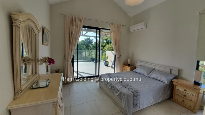 Fully secured house for sale in Flic en Flac. (Sole Mandate)