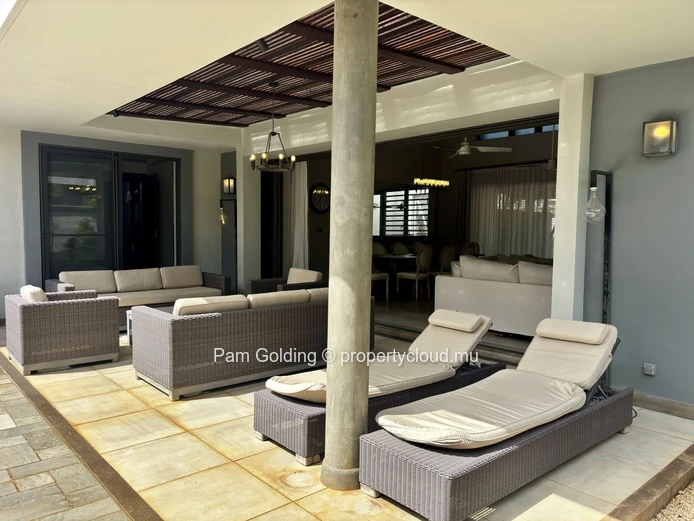 Single-Storey Villa for Sale in Royal Park Balaclava – 3-Bedroom Home