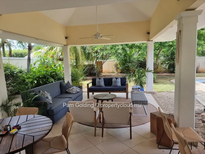  Villa in a Prime Black River Location