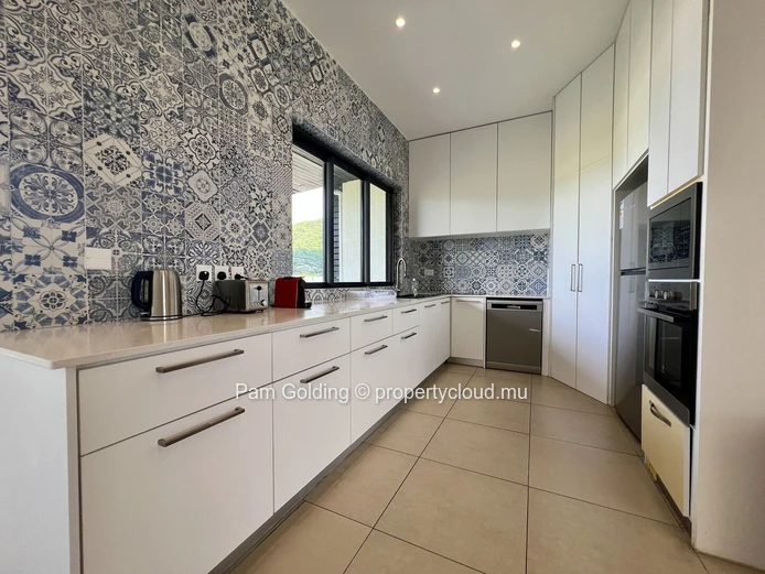Penthouse de 3 chambres en suite au cœur de Tamarin avec vues mer et montagne et piscine privative
