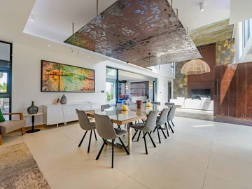 5 Bedroom Villa