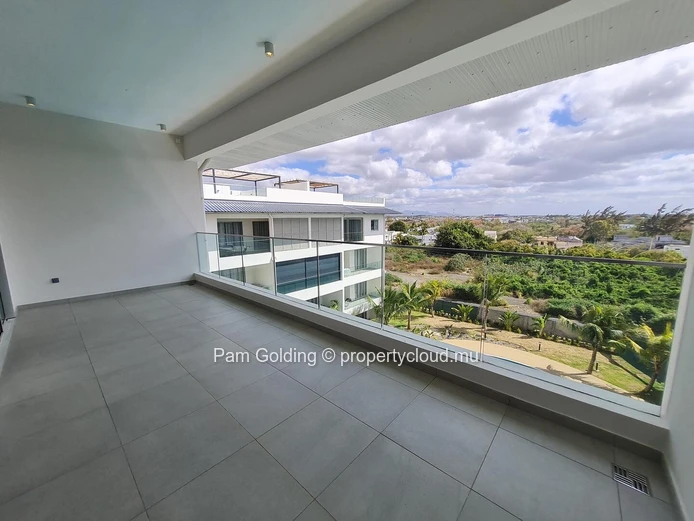 2-Bedroom Penthouse with Private Rooftop Pool – Near Pereybere Beach, Mauritius