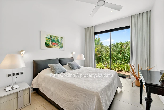 Élégante Villa de 5 Chambres à Tamarin, Île Maurice – Vue Montagne & Accès Direct à la Mer