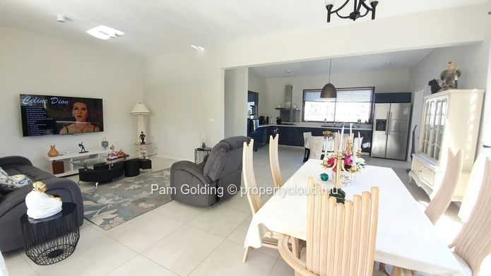Fully secured house for sale in Flic en Flac. (Sole Mandate)