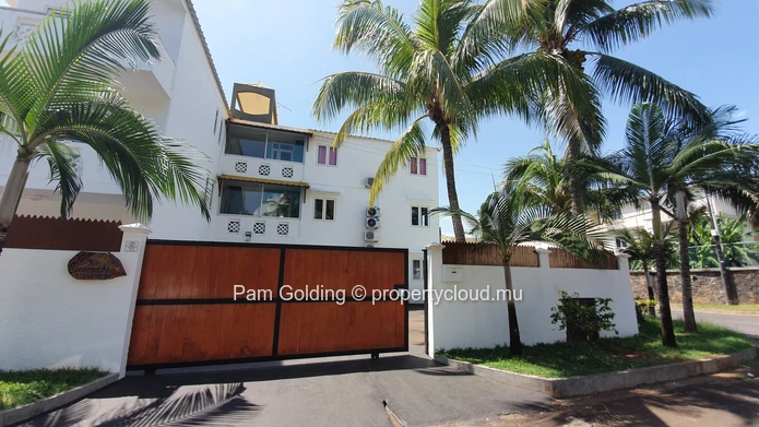 Small complex with good investment opportunity. (Sole Mandate)