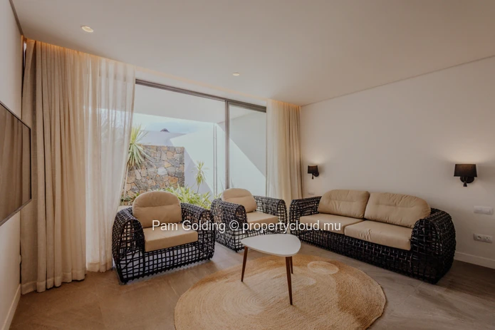 Experience being the owner of your own sea view home. (Sole Mandate)