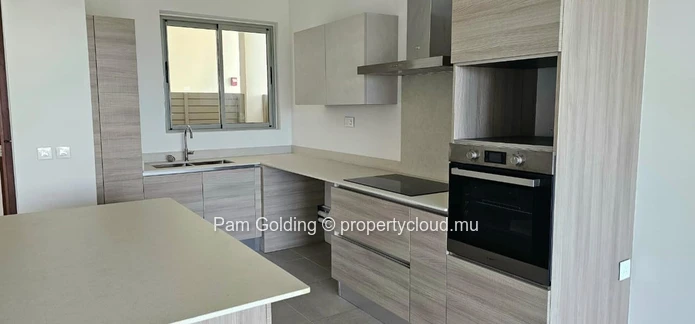 Lock-up-and-Go Living, Just Minutes from Pereybere Beach