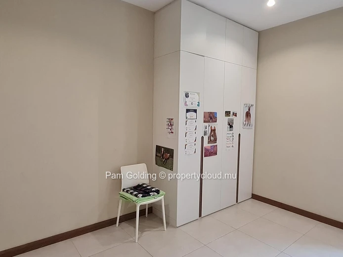 Appartement Élégant de 3 Chambres en Rez-de-Chaussée à Vendre à Pointe aux Canonniers - Complexe Le Savoy (Mandat exclusif)
