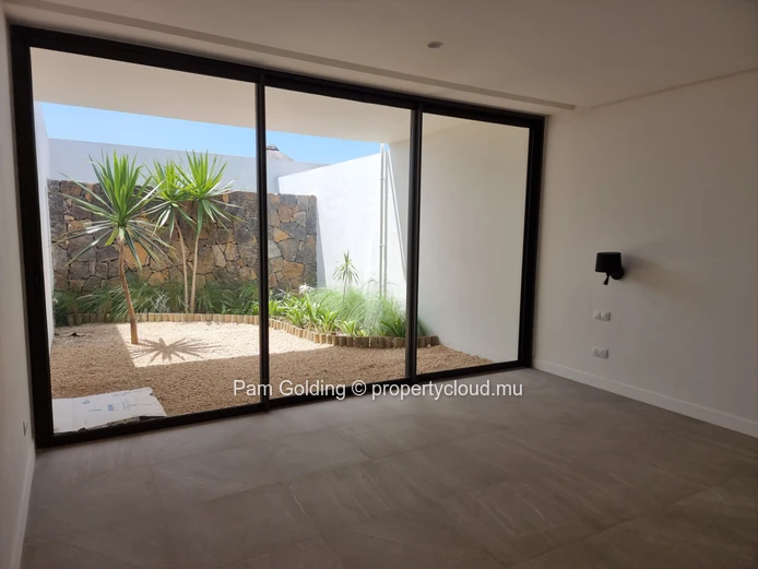 Nouvelle maison de ville de luxe de 3 chambres à louer sur la côte ouest. (Mandat exclusif)