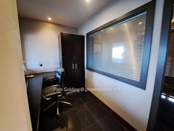 Grand Baie - Espace Bureau à vendre – Pam Golding Mauritius
