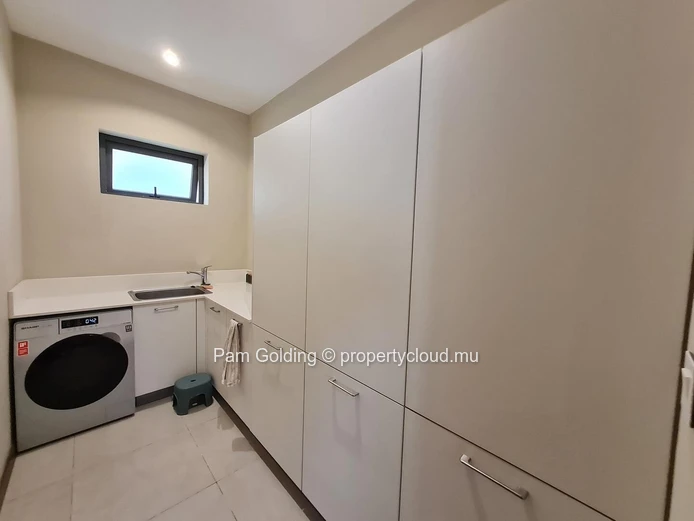 Appartement Élégant de 3 Chambres en Rez-de-Chaussée à Vendre à Pointe aux Canonniers - Complexe Le Savoy (Mandat exclusif)