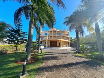9 Bedroom House