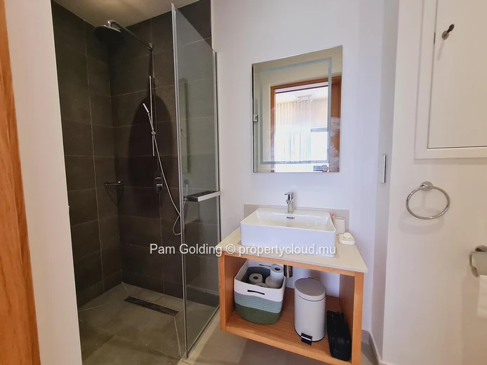 Appartement PDS à vendre à Péreybère, 90m², 2 chambres, piscine commune, dans un complexe résidentiel. Prix $0.