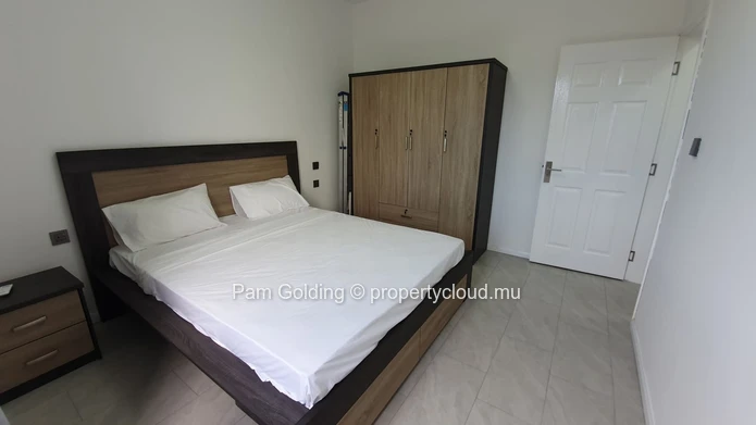 Appartement flambant neuf avec un agencement moderne.
