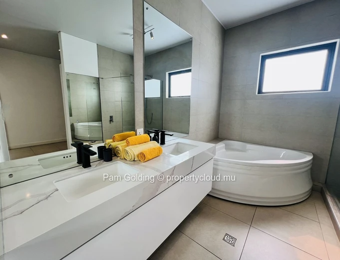 Penthouse de 3 chambres en suite au cœur de Tamarin avec vues mer et montagne et piscine privative