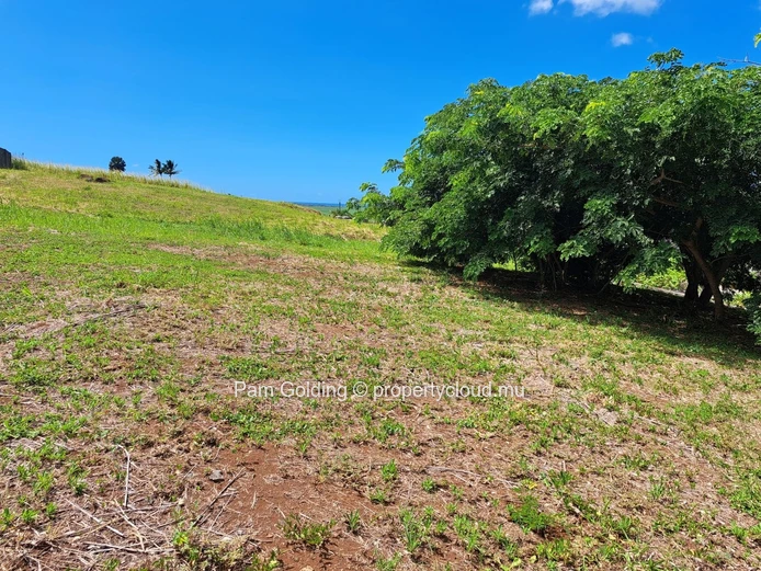 À vendre – Terrain d’exception à Hillside 2
