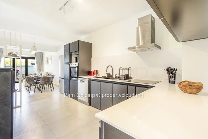 Investissement Intelligent : Appartement De 3 Chambres À Flic En Flac