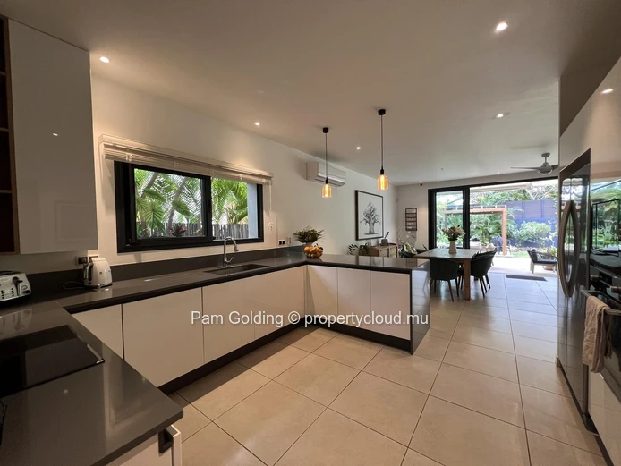 Villa Élégante de 3 Chambres en Suite à Akasha, Cap Tamarin – Piscine Privée, Jardin & Vie en Smart City