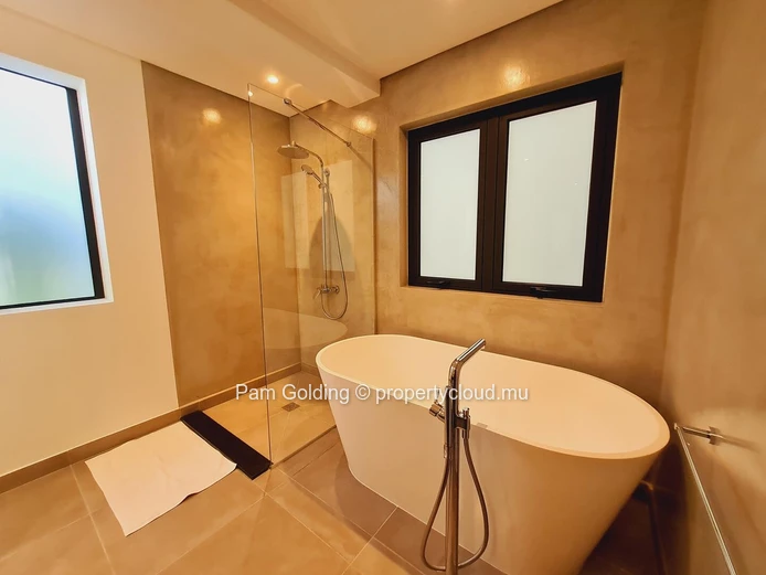 Appartement de 3 Chambres à Vendre à Pointe aux Canonniers | Marine Residences (Mandat exclusif)