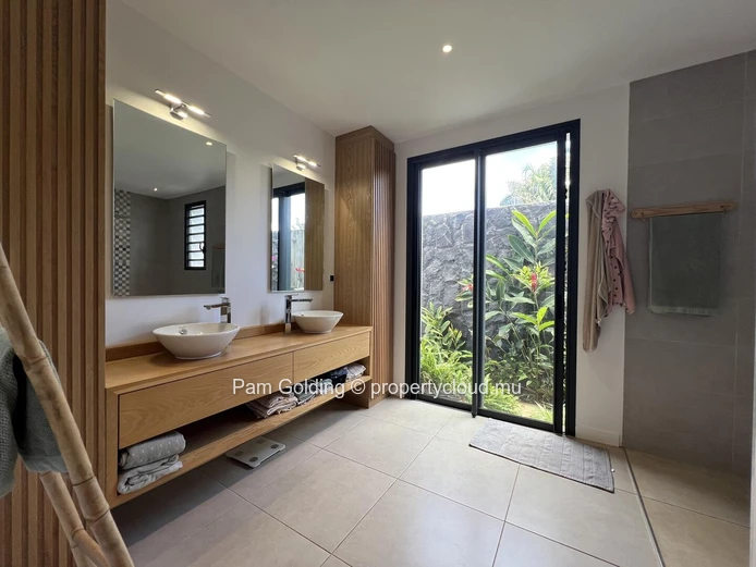 Villa Élégante de 3 Chambres en Suite à Akasha, Cap Tamarin – Piscine Privée, Jardin & Vie en Smart City