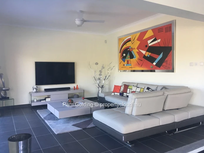 4 Bedroom Villa in Matala Lifestyle Estate, Black River - Infinity Pool & Mountain Surroundings