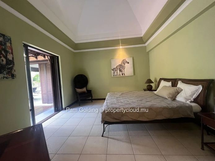 Villa de 5 Chambres au Tamarina Golf Estate – Accès au Beach Club & Cottage Indépendant