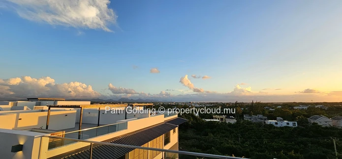 Penthouse à Louer à Pereybere, Île Maurice | Ki Resort Rooftop, Piscine & Vues sur le Coucher de Soleil