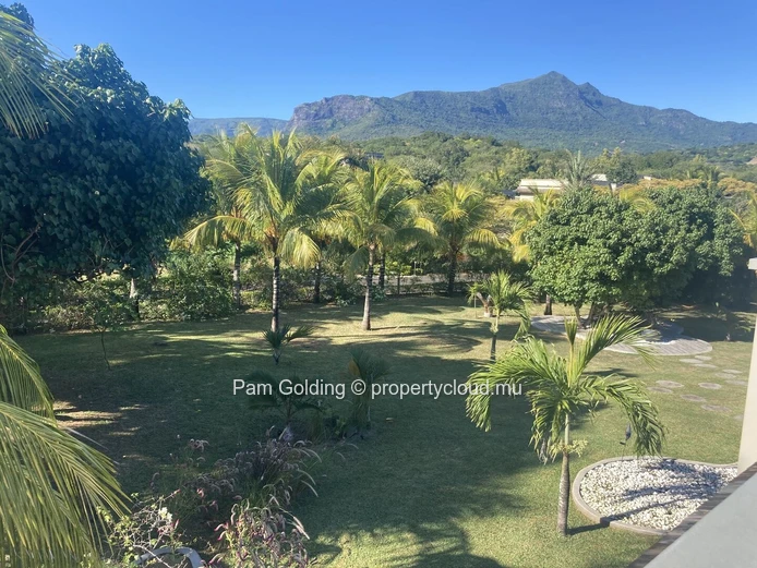 4 Bedroom Villa in Matala Lifestyle Estate, Black River - Infinity Pool & Mountain Surroundings