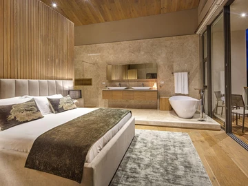 5 Bedroom Villa
