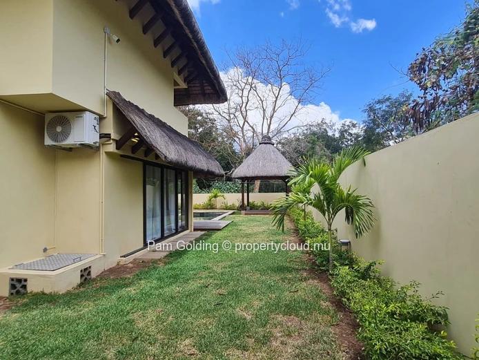 3 bedroom house in Black River for rental in a gated estate.
