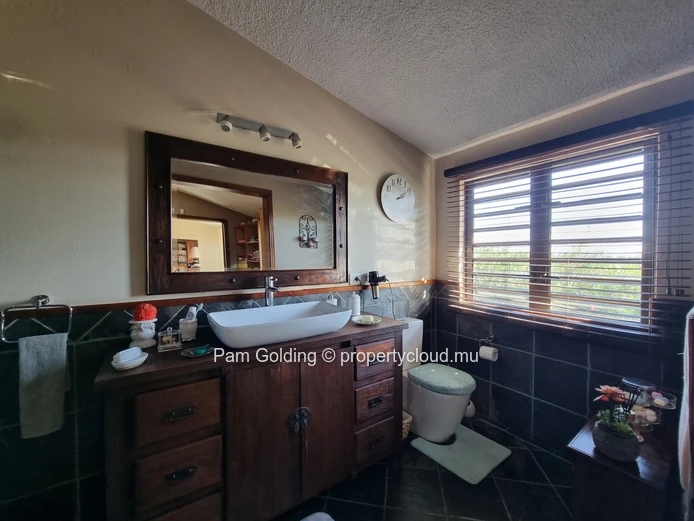 Here is a home that leaves the visitor in awe.  (Sole Mandate)
