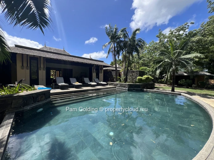 Villa de 5 Chambres au Tamarina Golf Estate – Accès au Beach Club & Cottage Indépendant