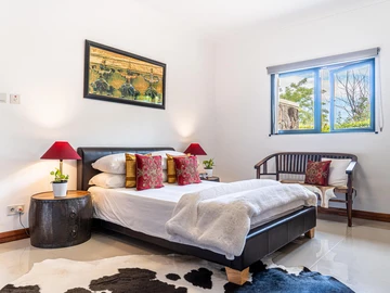 5 Bedroom Villa