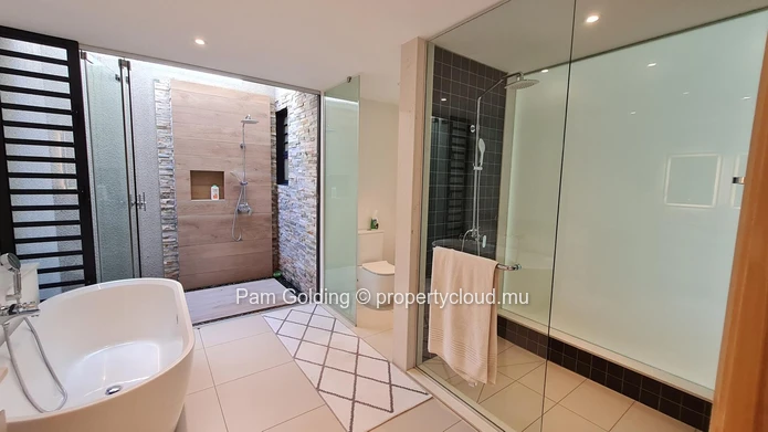 Elegant 4-Bedroom Villa with Private Pool | Old Mills, Pereybere