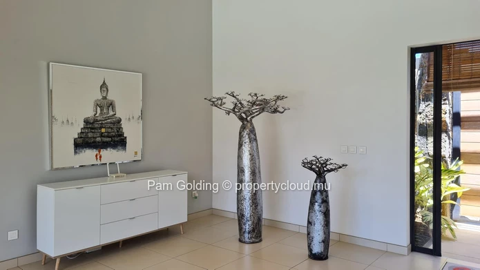 Elegant 4-Bedroom Villa with Private Pool | Old Mills, Pereybere