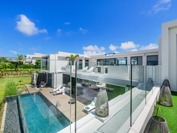 5 Bedroom Villa