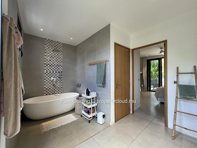 Villa Élégante de 3 Chambres en Suite à Akasha, Cap Tamarin – Piscine Privée, Jardin & Vie en Smart City