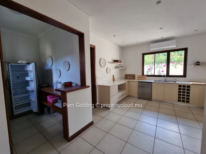 Elegant 4-Bedroom Villa with Mountain Views in Tamarina Golf Estate
