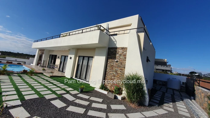 Exquisite house in gated estate
